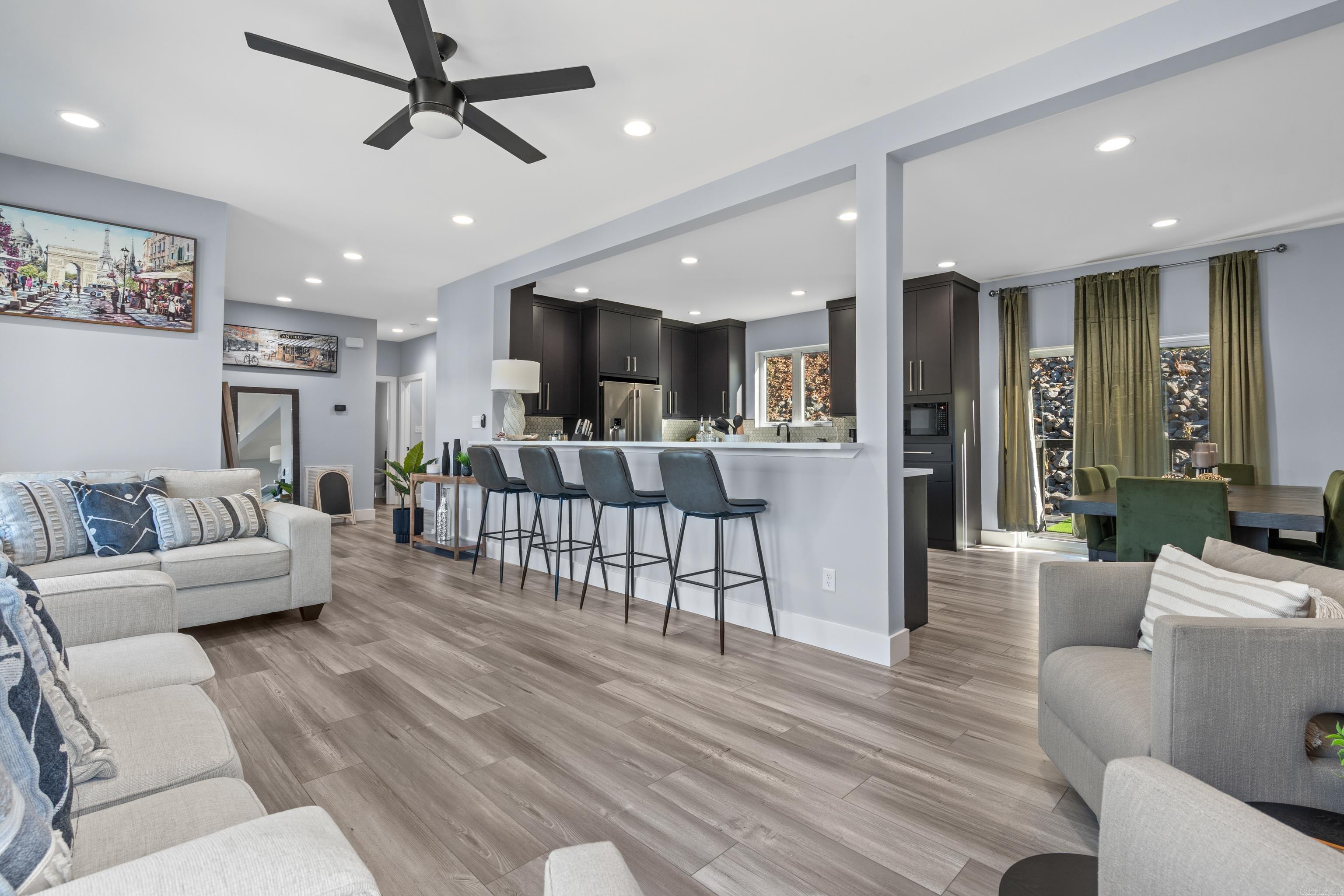 HUNTERS COVE - Residential