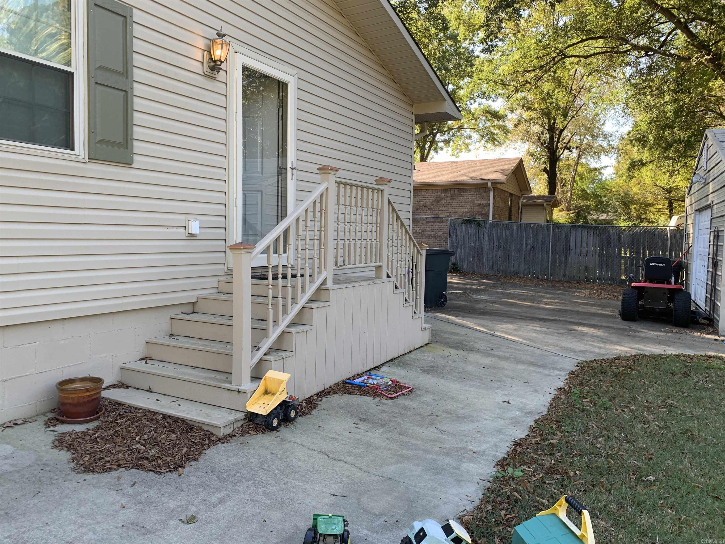 Western Hills Loop - Residential Lease