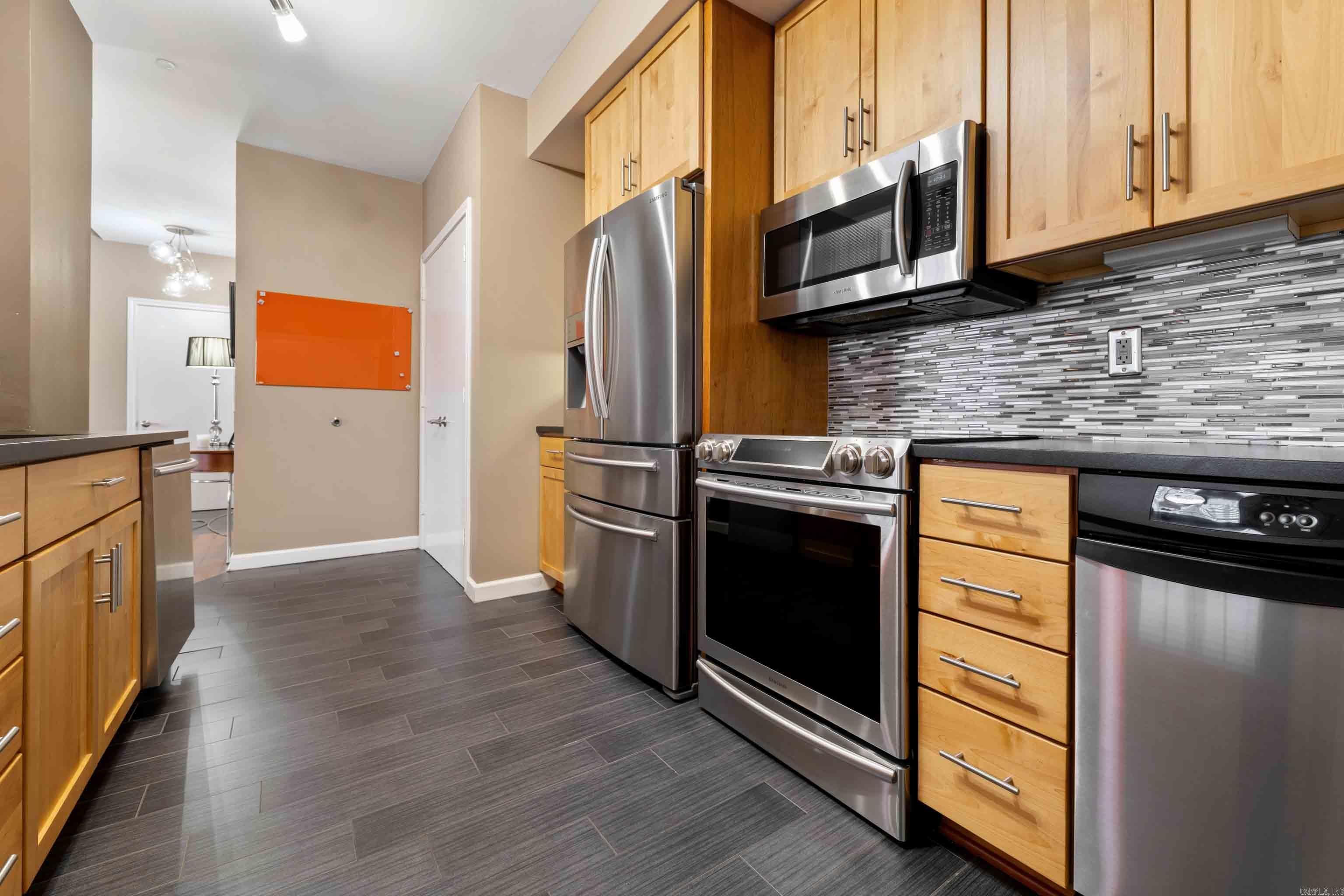 LAFAYETTE SQUARE HPR - Residential