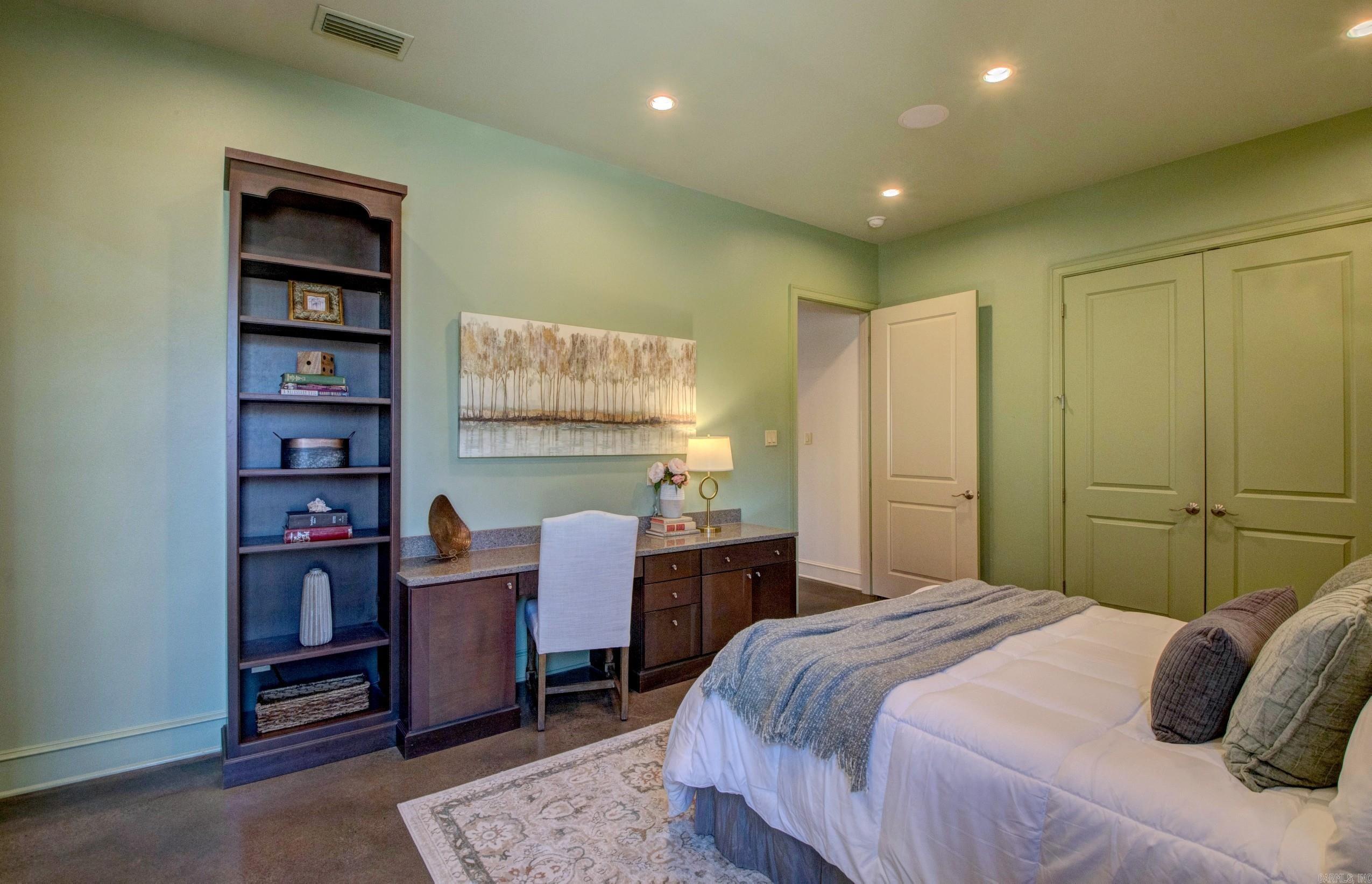 CHENAL VALLEY DEAUVILLE PLACE - Residential