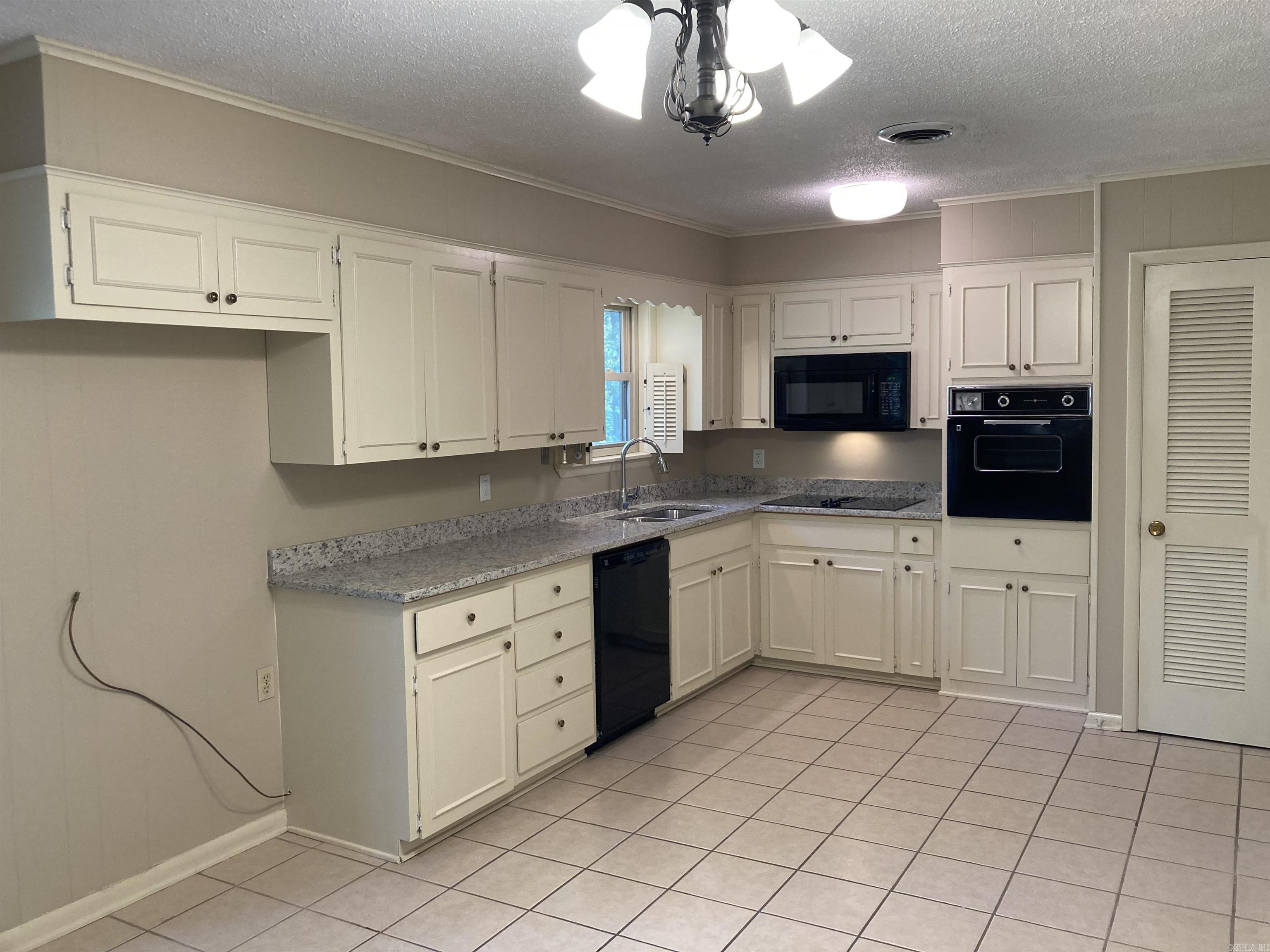 COLONY WEST - Residential