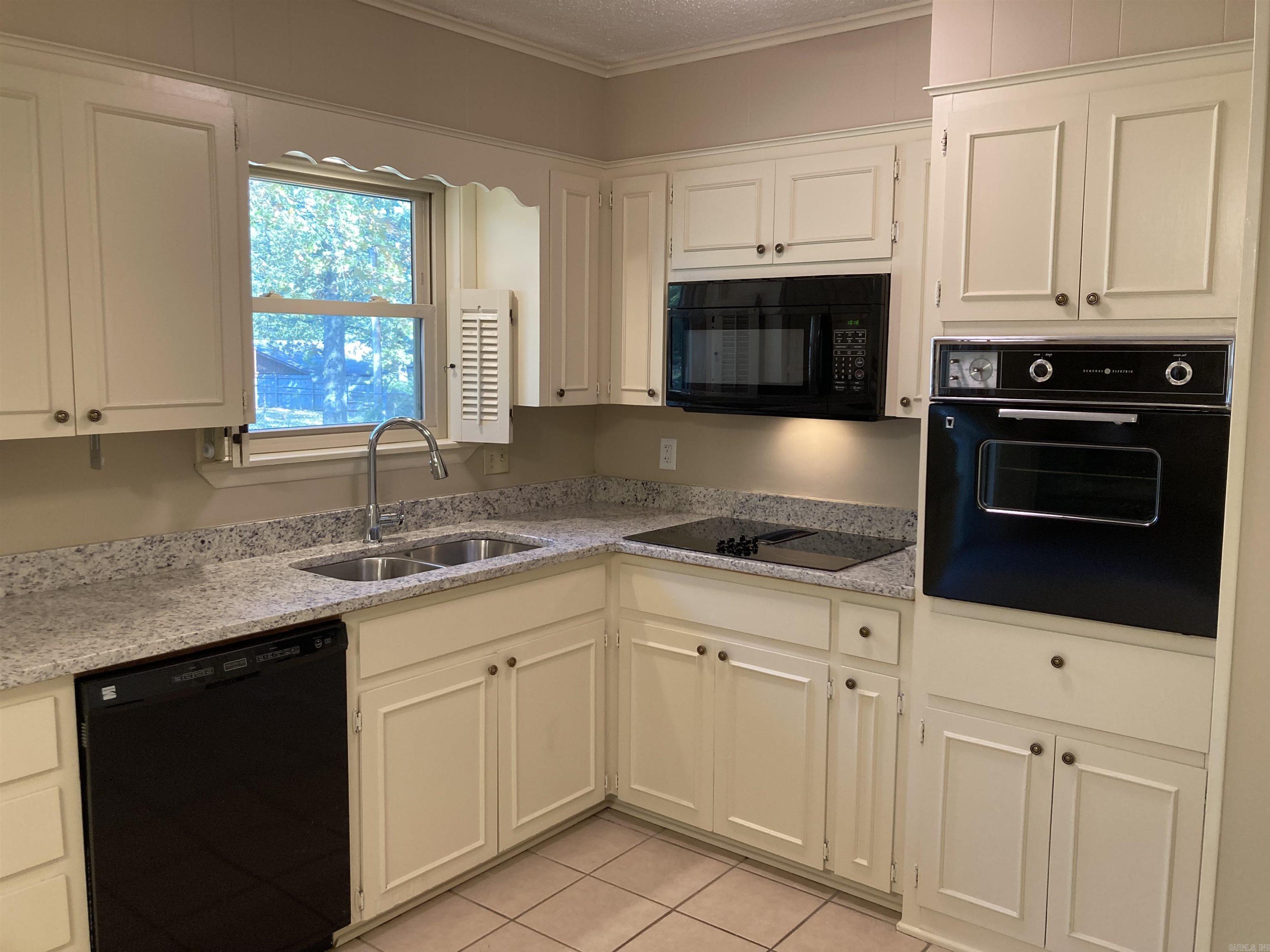 COLONY WEST - Residential