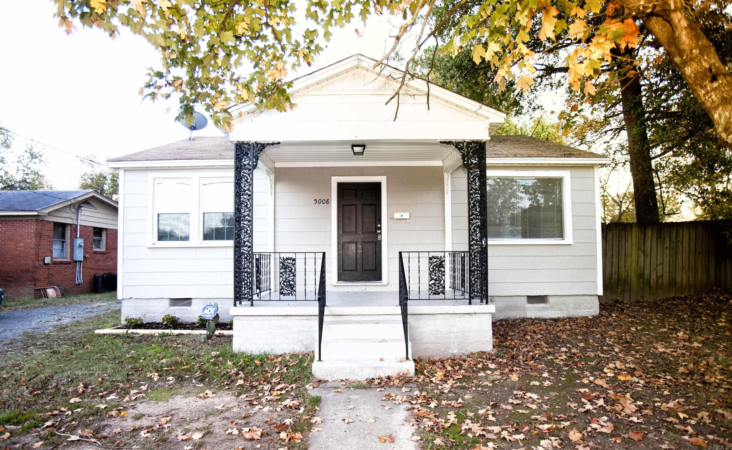 Charming 3BR/1.5BA in NLR with a cute front porch waiting for you to call home. Plenty of living space. Extra storage shelves in the kitchen. Completely fenced yard perfect for anyone with kids or pets to run off some energy. This property is managed by Hoffman Team so beware of scammers - we will never ask you to Cashapp us money. The lease for this property is for 18 months to 2 years with a 3% increase after the first year. Income must be 3x the amount of rent per month unless you have a housing voucher. Deposit, first monthās rent, and the $50 administration fee due before move in.