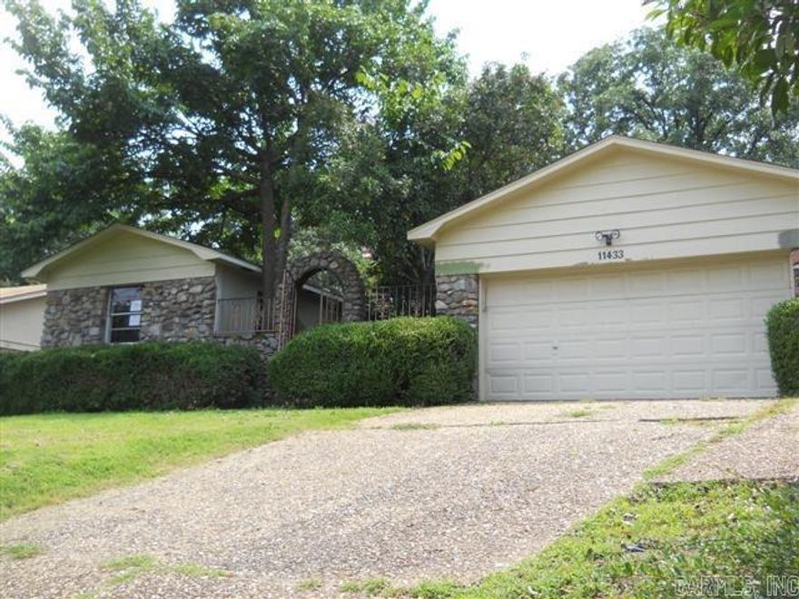 Awesome Walton Heights Home for Rent! 3 Bed/ 2 BA,  2 Car Garage, Fenced Yard, Great Neighborhood! A Must See!  Move-in Special- First Month Half Off!