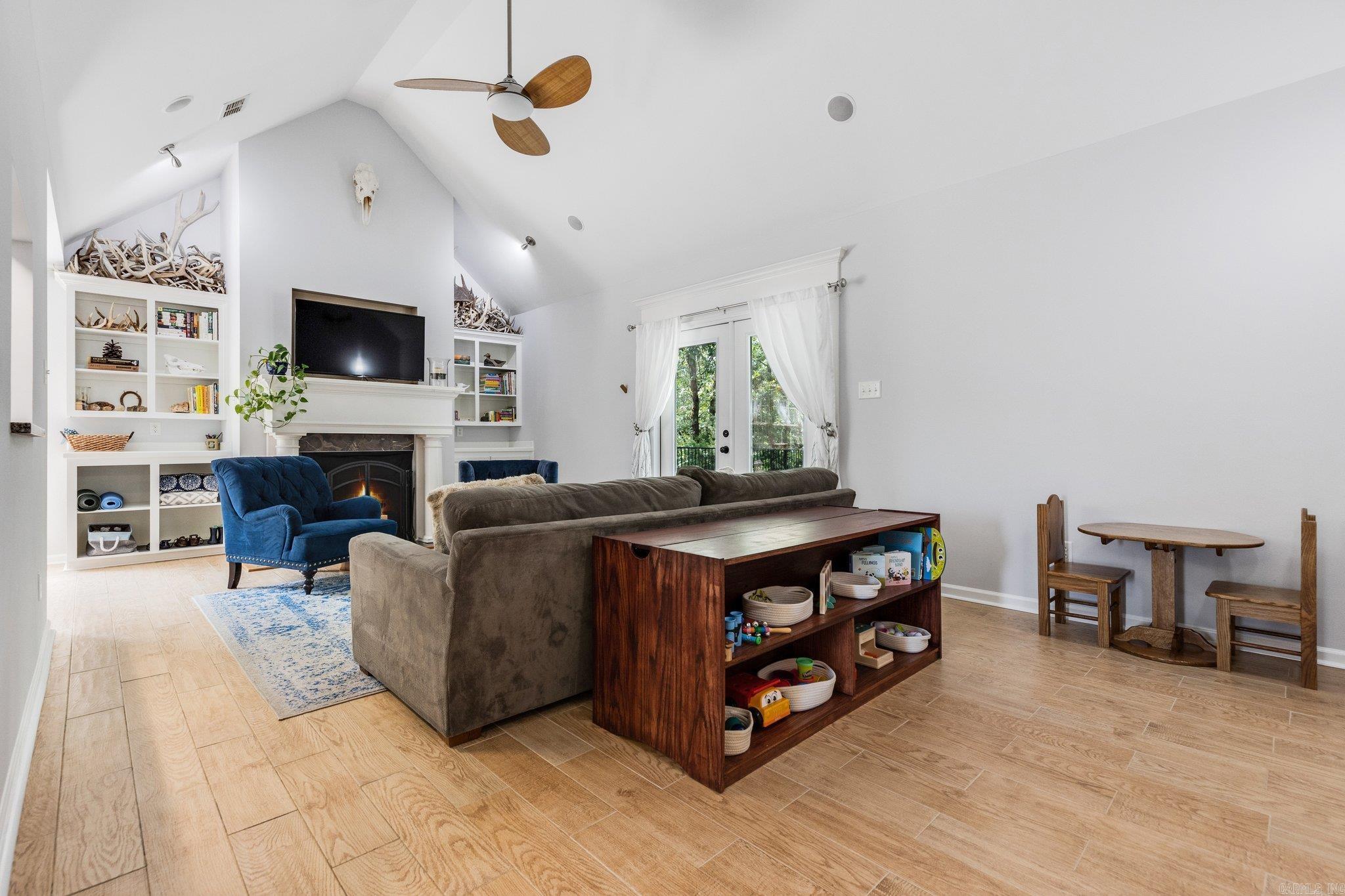 EMERALD MOUNTAIN - Residential