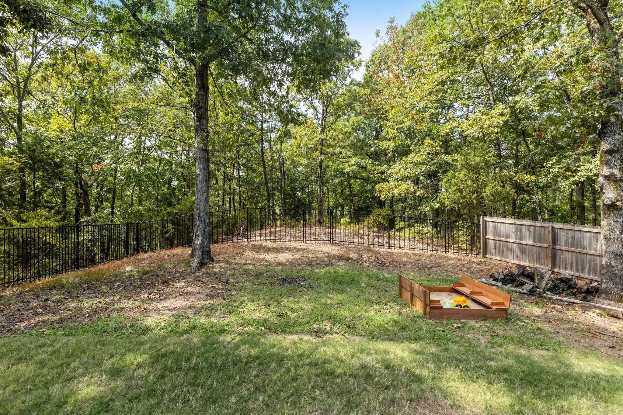 EMERALD MOUNTAIN - Residential