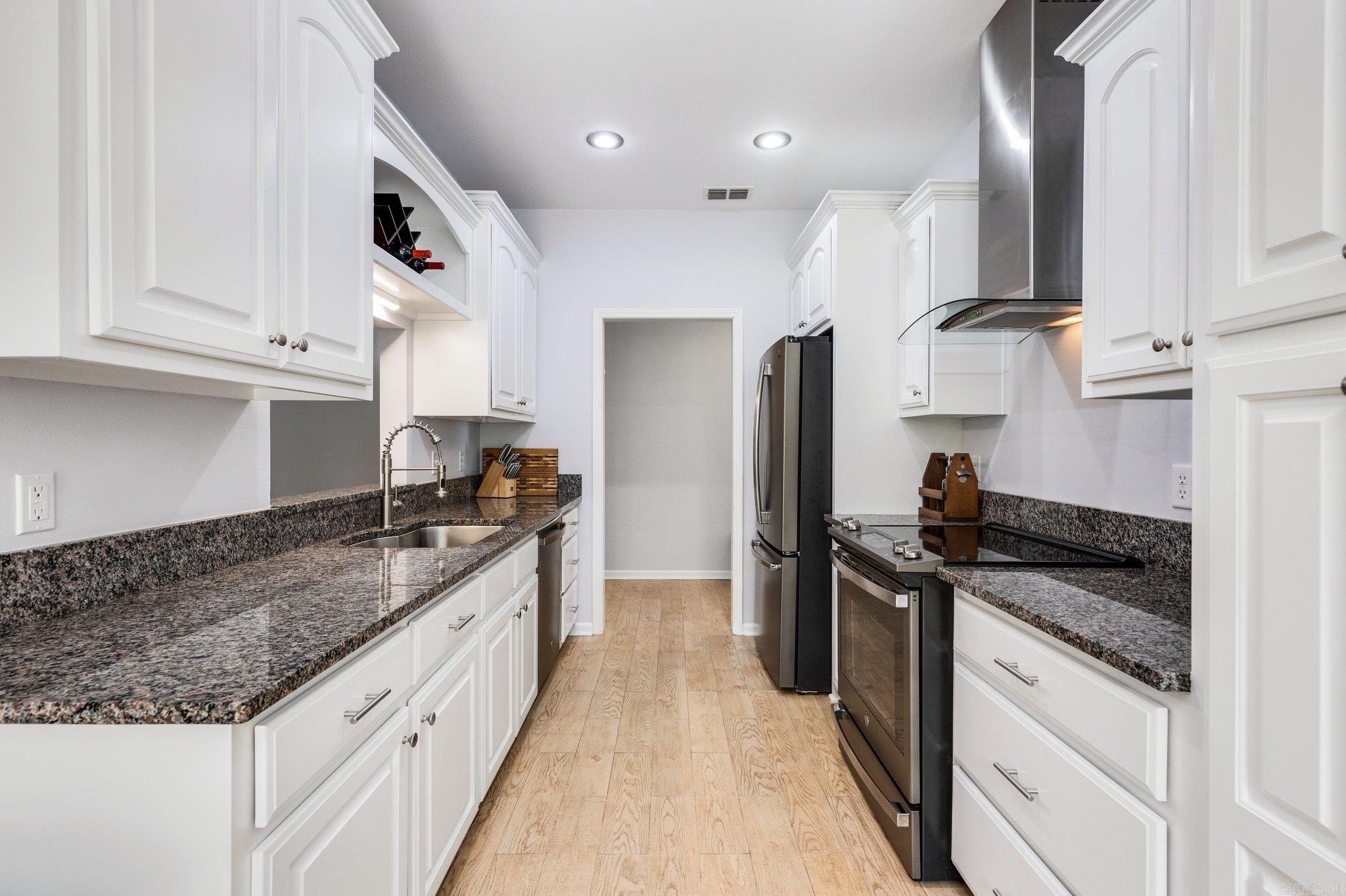 EMERALD MOUNTAIN - Residential