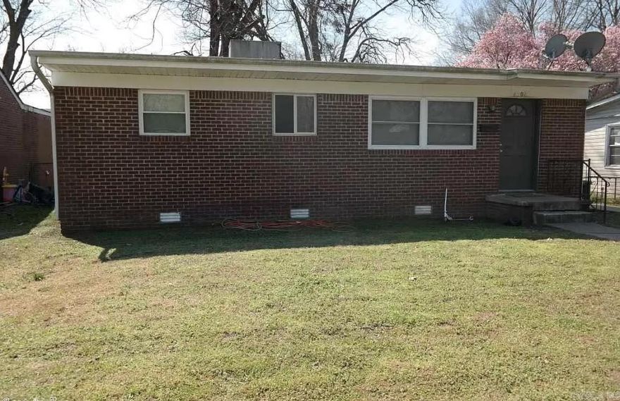 Investment Property 3/1 currently on a month to month lease at $850 a month.