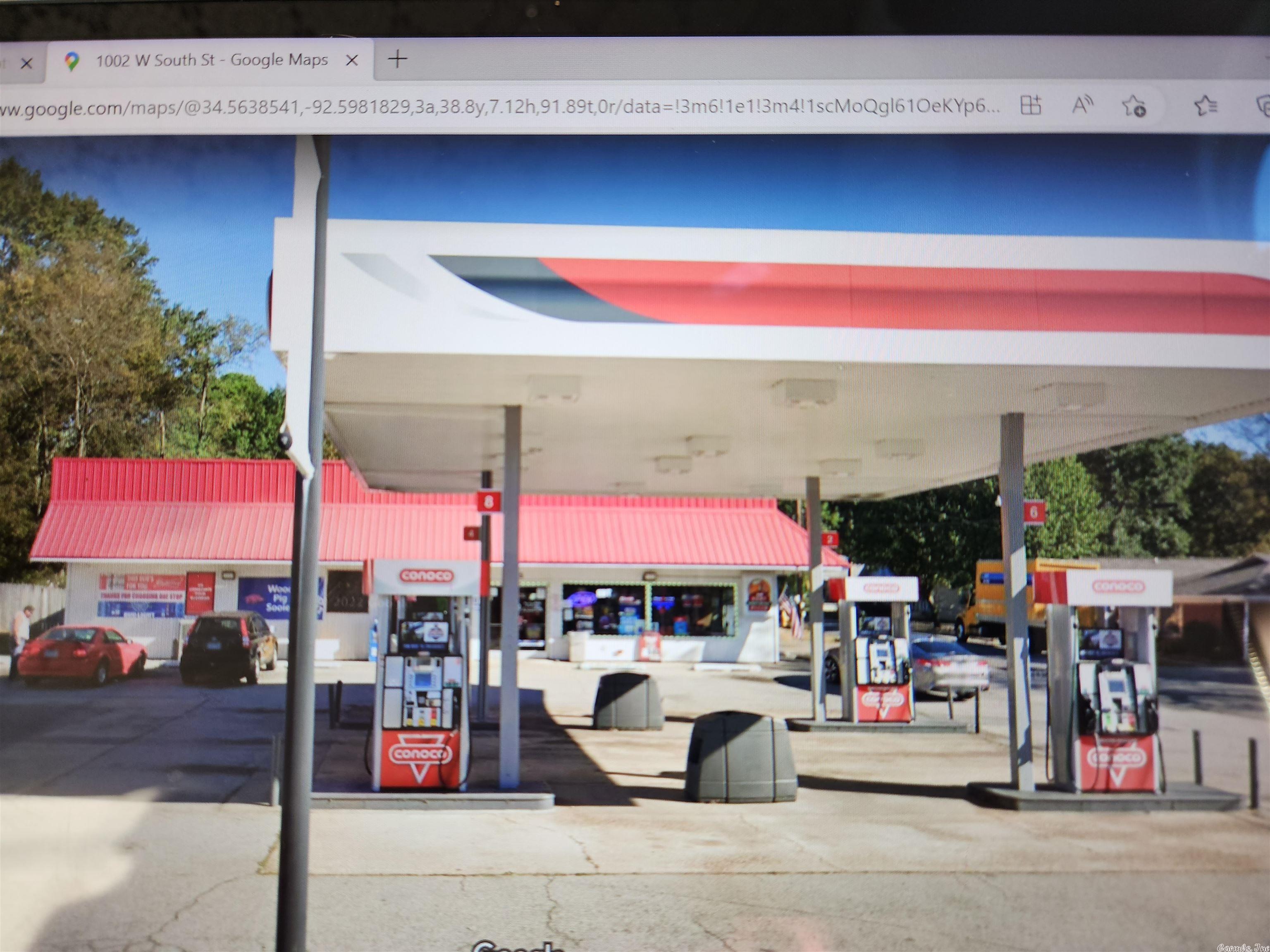 GOOD LOOKING STORE IN A GREAT LOCATION NEW PUMPS AND CARD READERS. DO NOT TALK TO EMPLOYEES ABOUT THE STORE .IF YOU DO WE WILL NOT SELL TO YOU.THIS IS A GOOD BUSINESS ND STORE IS IN GOOD SHAPE.