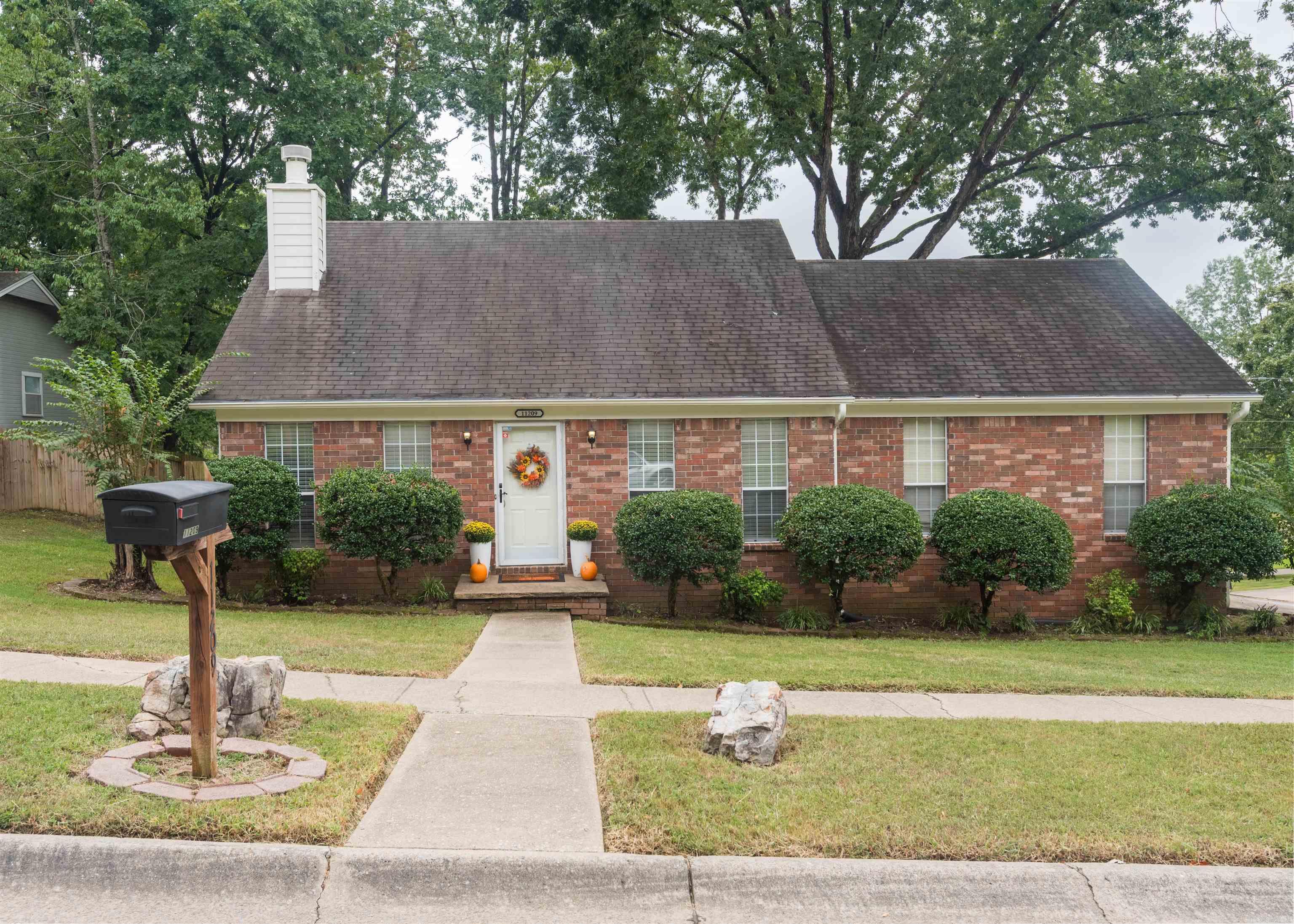 Welcome to Hickory Hill, a well-maintained 3-bedroom, 2-bath home perfectly situated on a desirable corner lot. Offering both comfort and convenience. Step inside and you’ll find a bright and functional layout with ample closet space and a seamless flow, creating a perfect setup for everyday living. The cutest outdoor patio, ideal for relaxing evenings or weekend gatherings. Located just minutes from the interstate, restaurants, and popular shopping centers, this home offers unbeatable accessibility while maintaining a cozy neighborhood feel.