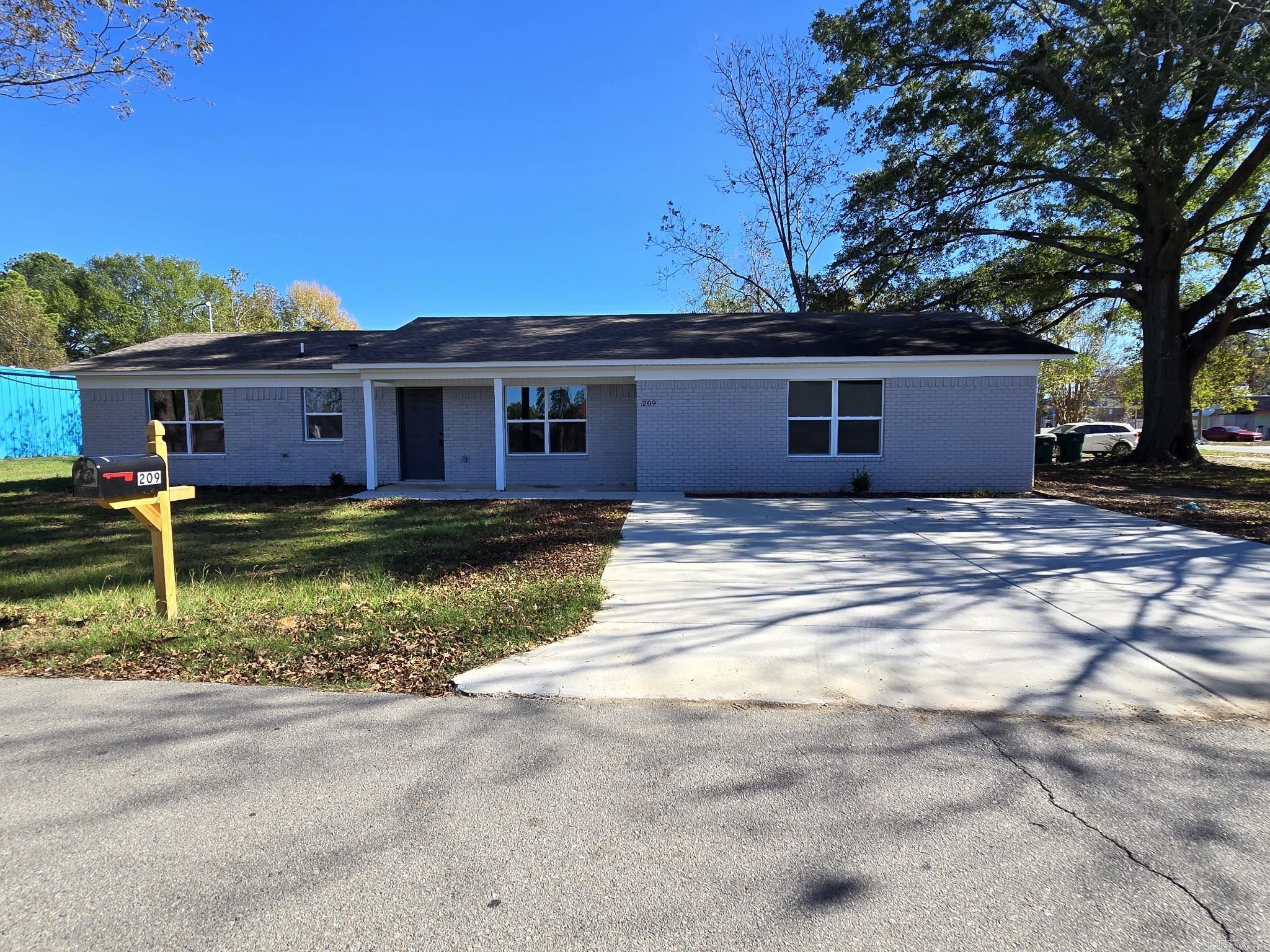 This charming house boasts super cute curb appeal and a cozy fireplace perfect for those chilly evenings. The kitchen features beautiful granite countertops and comes fully equipped with a refrigerator. No need to worry about laundry, as a washer and dryer are included for your convenience. Don't miss out on the opportunity to make this house your home! All Prime Realty and Property Management residents are enrolled in the Resident Benefits Package (RBP) for $50.00/month which includes liability insurance, credit building to help boost the resident’s credit score with timely rent payments, up to $1M Identity Theft Protection, HVAC air filter delivery (for applicable properties), move-in concierge service making utility connection and home service setup a breeze during your move-in, our best-in-class resident rewards program, on-demand pest control, and much more! More details upon application