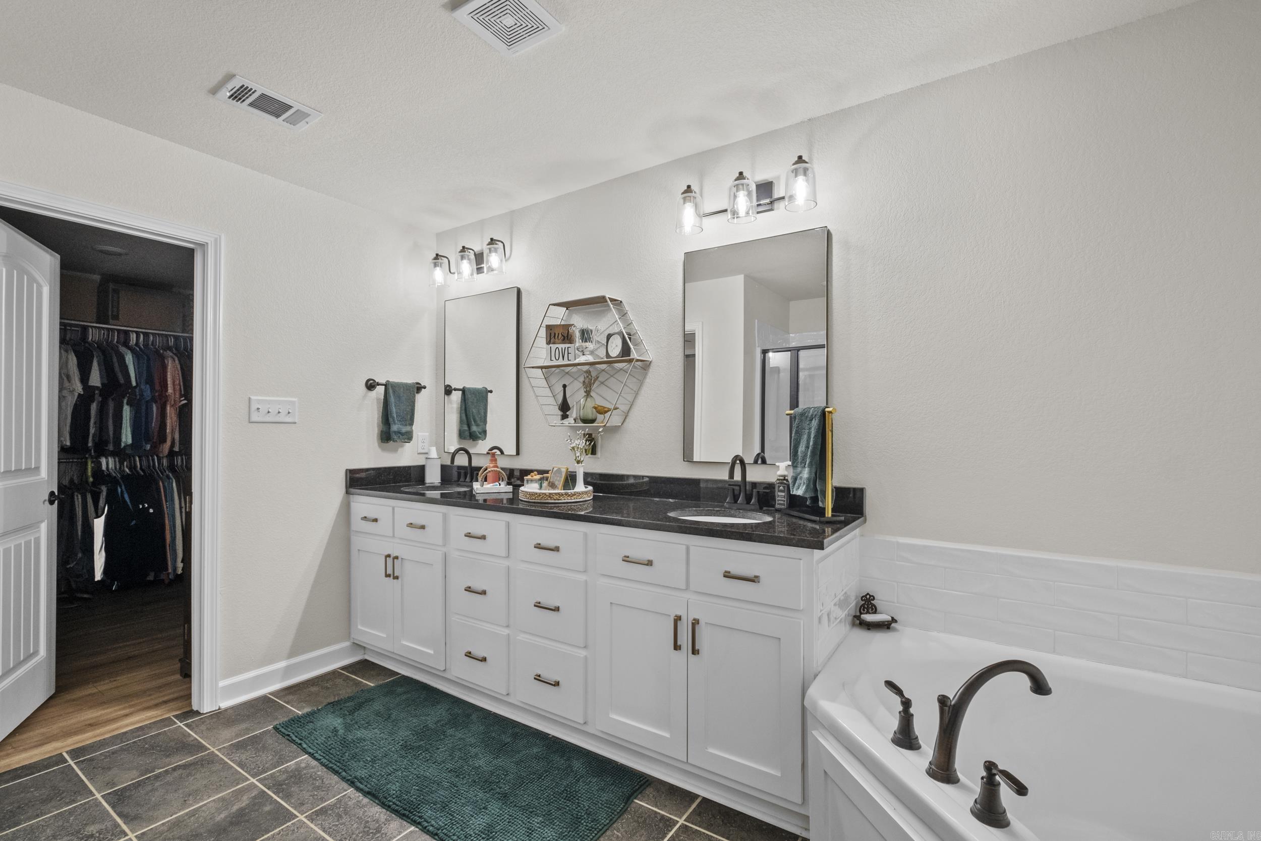 AUTUMN BROOKE - Residential