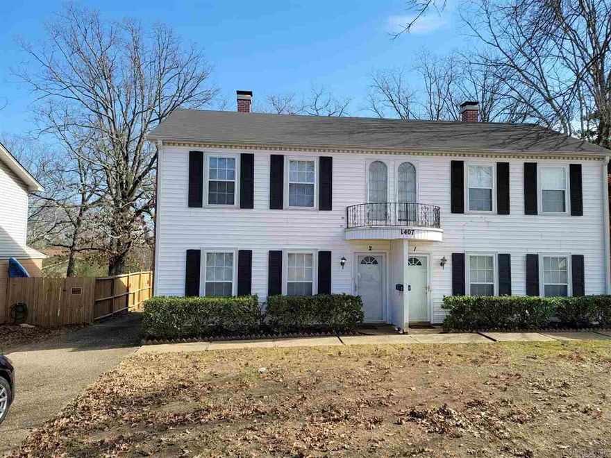 This duplex available in West Little Rock won't last long!  2 BR/ 1.5 BA  Washer and dryer included.  Covered parking behind the unit.  Apply online at www.c21prjxrentals.com   Call or stop by our North Little Rock office, at 5209 JFK Blvd. ,  to schedule a viewing.  Century 21 Prestige Realty