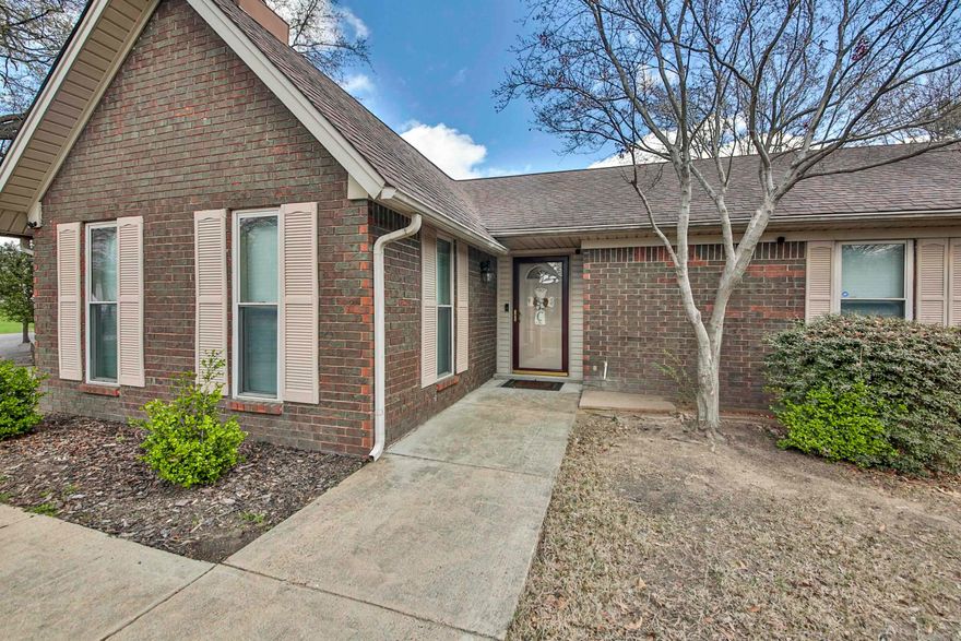 Welcome to this beautiful 3 bedroom 2 bathroom home in the growing community of Marion Arkansas. This property provides the perfect location for your family with its close walking proximity to the Marion School District. Don't miss out on the opportunity to own this great home! Call to see it today!