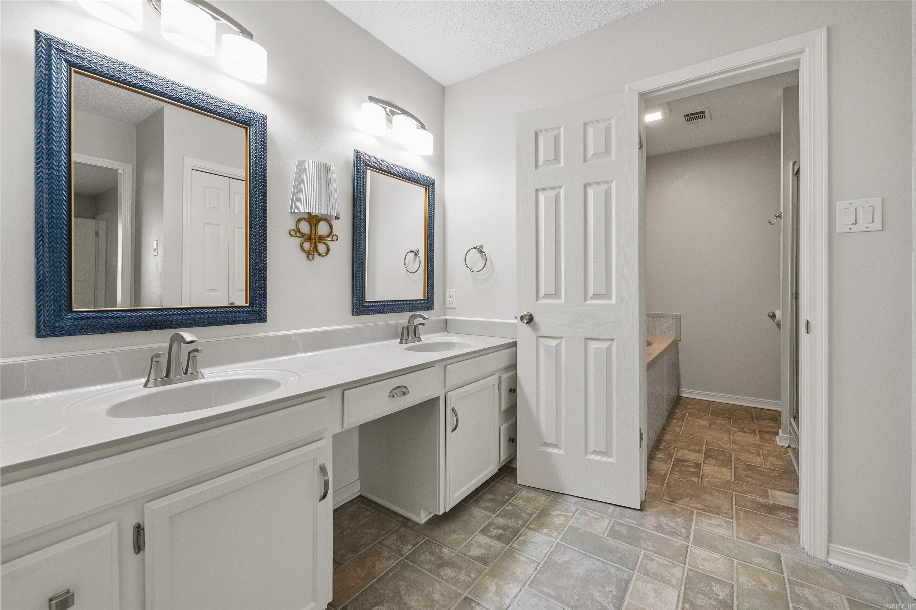 FOXWOOD J - Residential