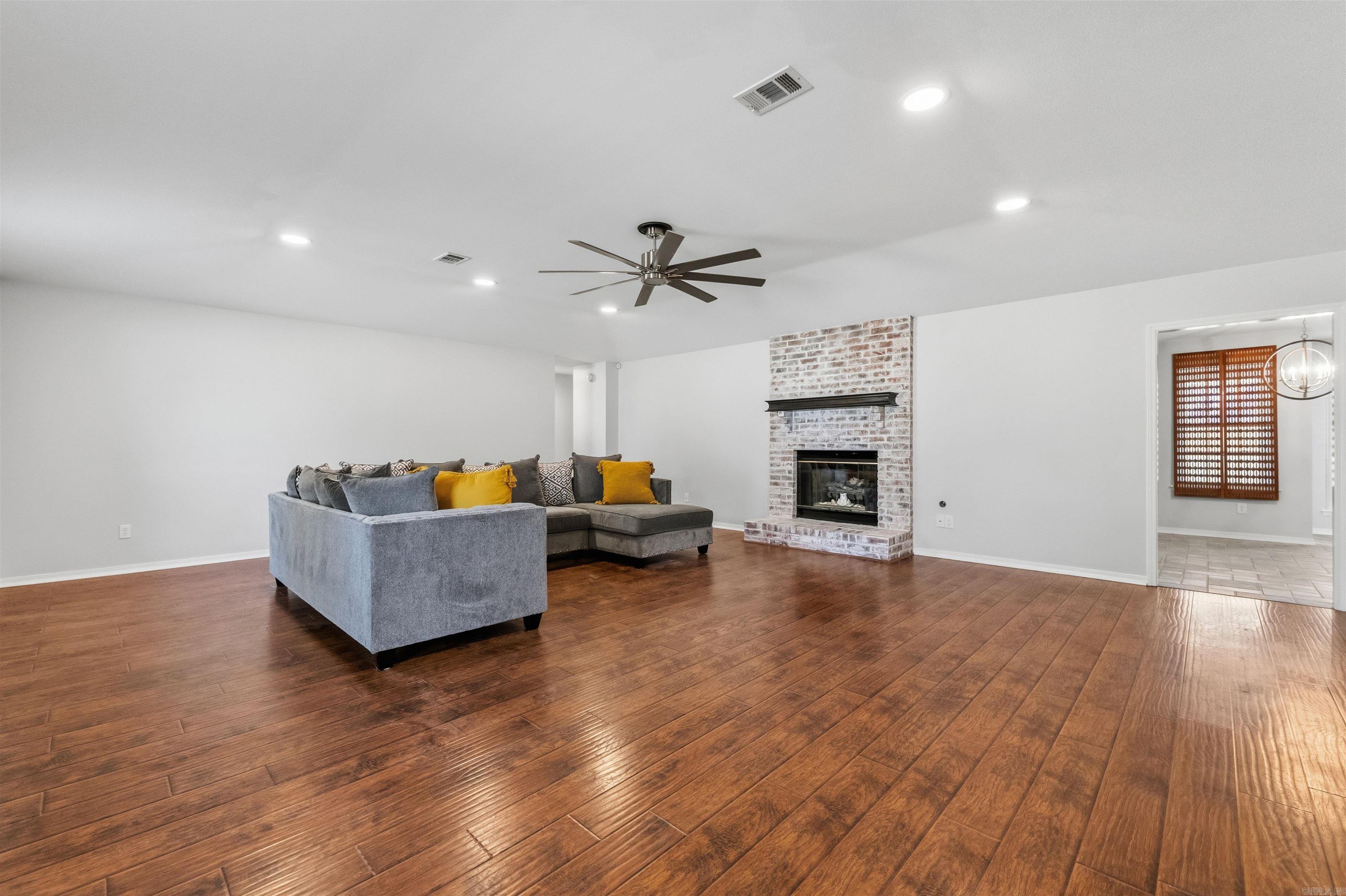 FOXWOOD J - Residential