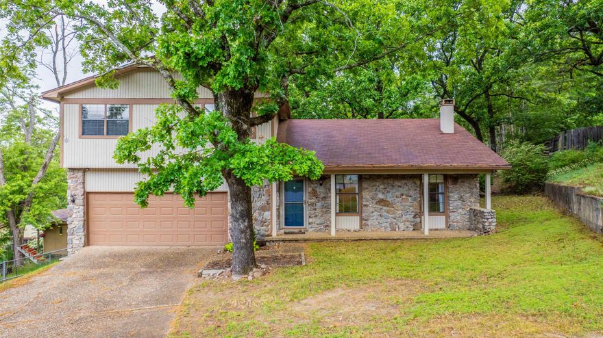 Come check out this well kept home on a quiet culdesac in the heart of West Little Rock. Within minutes of the best shopping & dining around. Enter through the large front porch into your great room which boasts 16 feet high wooden beamed ceilings & a log cabin-esque stone fireplace with a gas starter. Don't miss the updated kitchen (Countertops, Backsplash, Lighting, & Sink) and your recently remodeled bathrooms. Roof age 2021.