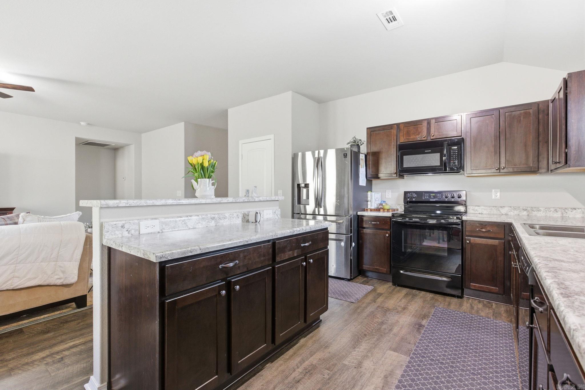 OAKLAND GROVE ESTATES - Residential