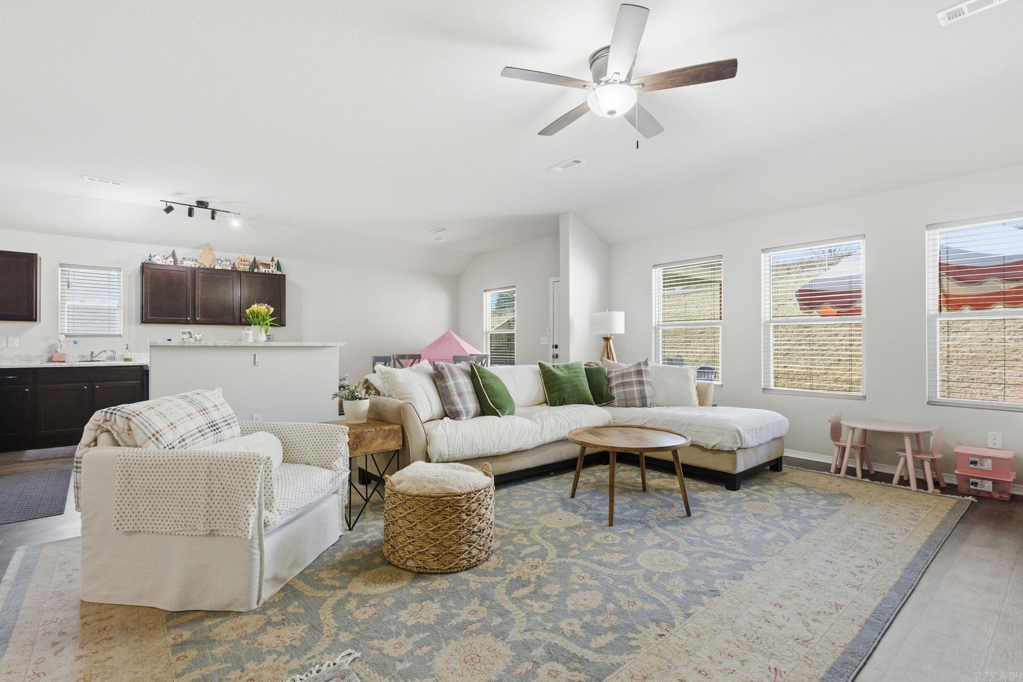 OAKLAND GROVE ESTATES - Residential