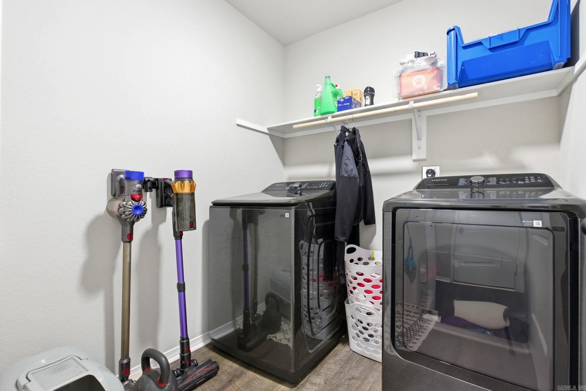 OAKLAND GROVE ESTATES - Residential