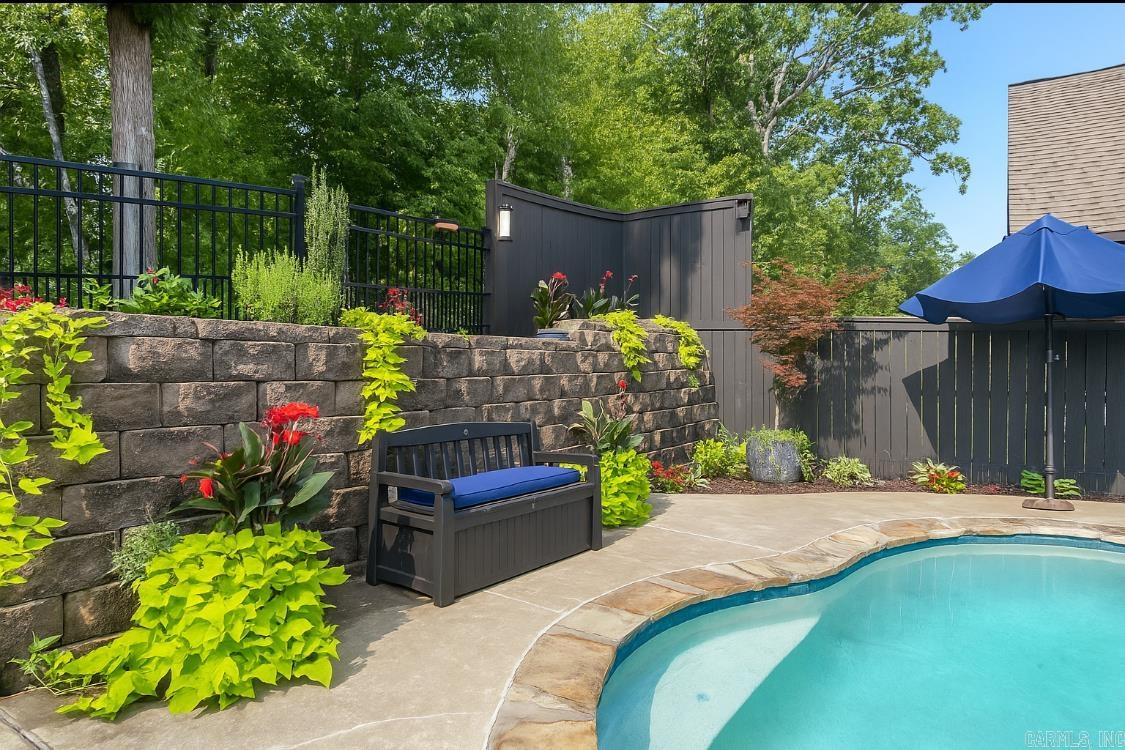 HURRICANE GARDENS - Residential