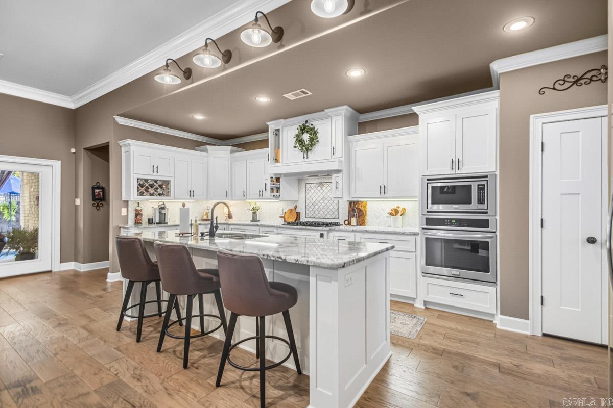 HURRICANE GARDENS - Residential