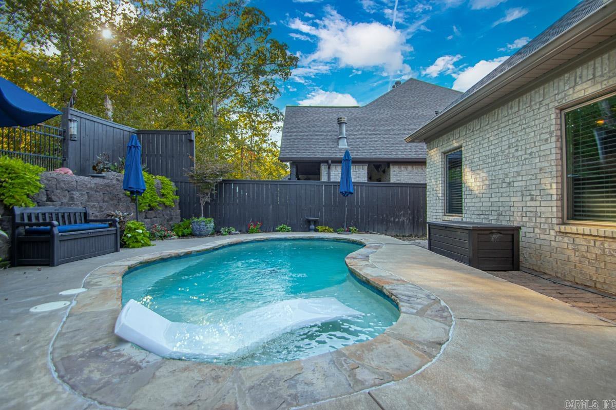 HURRICANE GARDENS - Residential