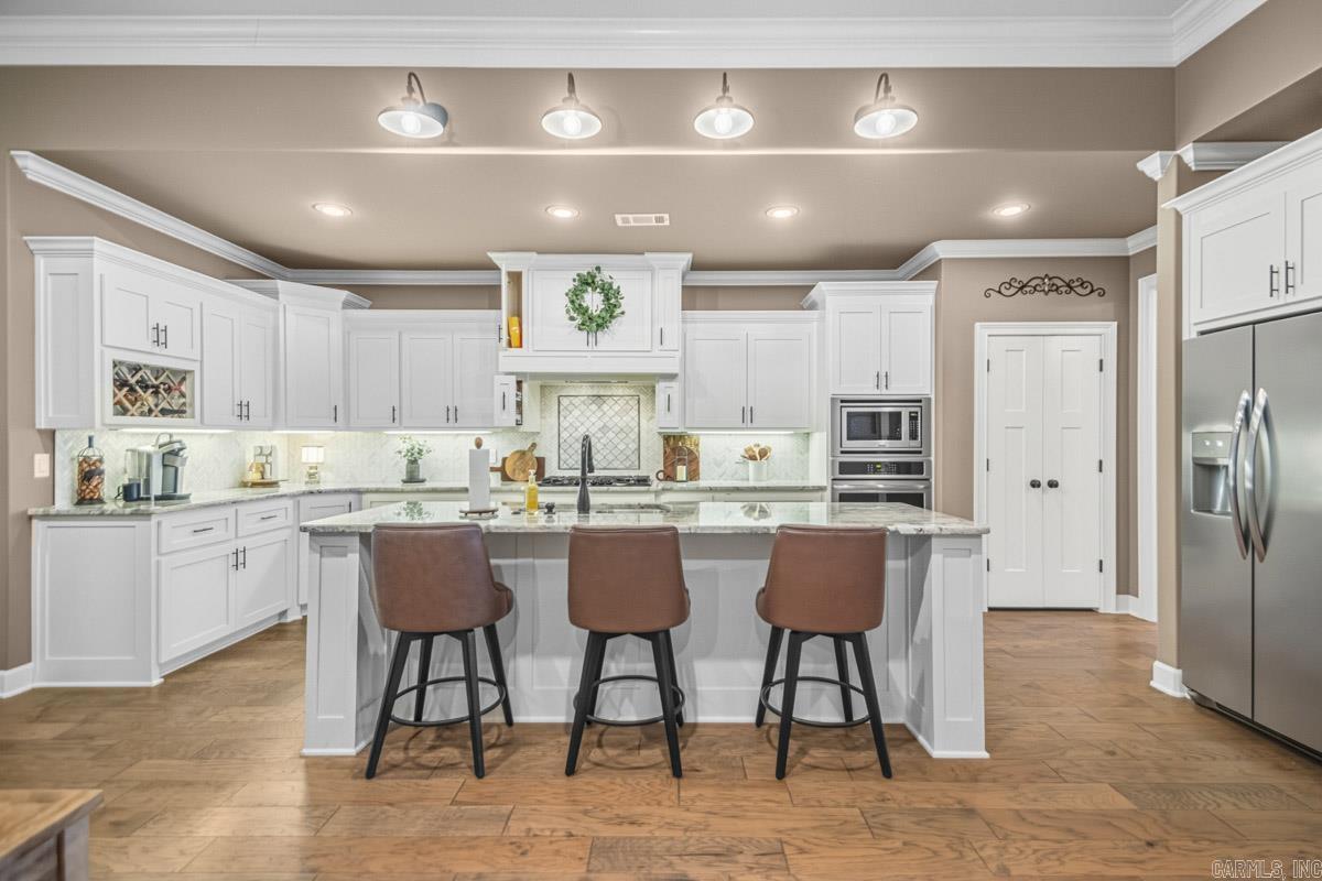 HURRICANE GARDENS - Residential