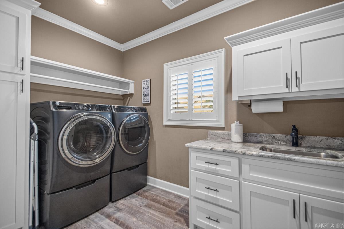 HURRICANE GARDENS - Residential