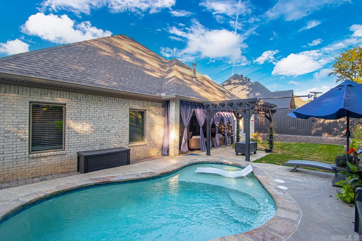 HURRICANE GARDENS - Residential