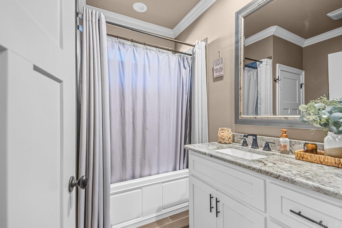 HURRICANE GARDENS - Residential