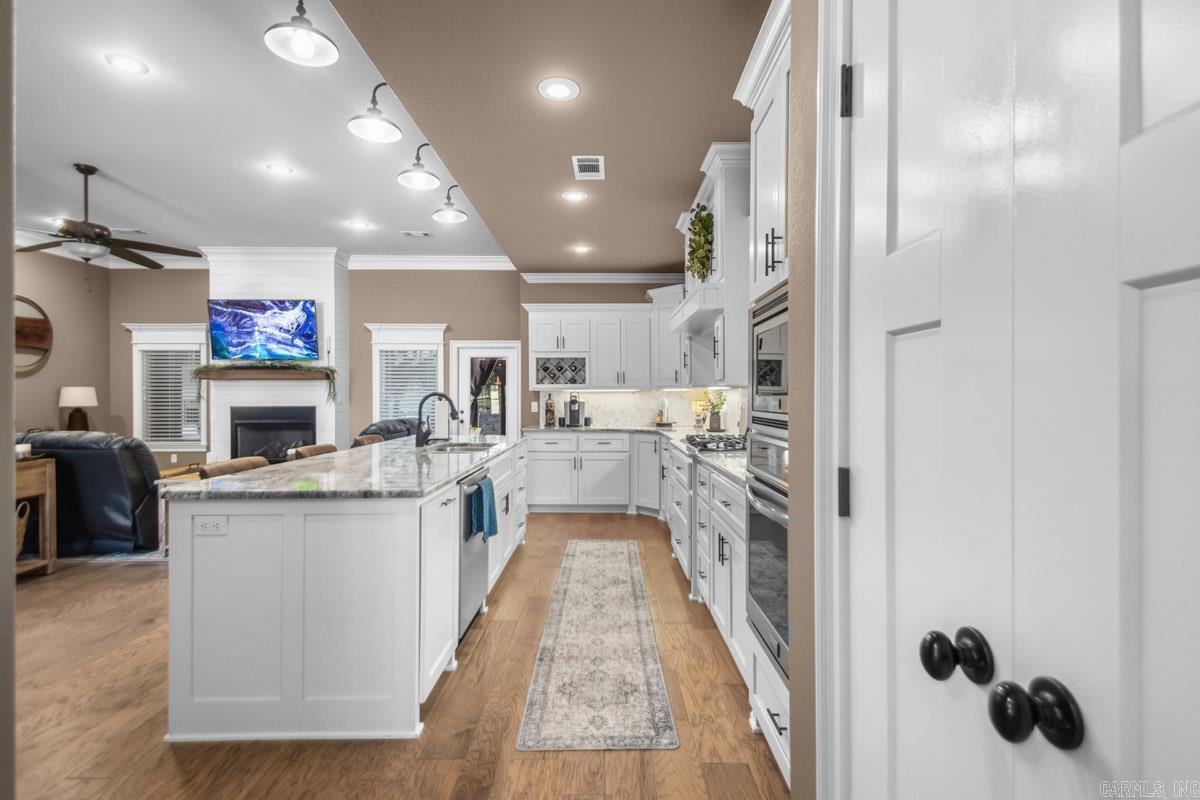 HURRICANE GARDENS - Residential