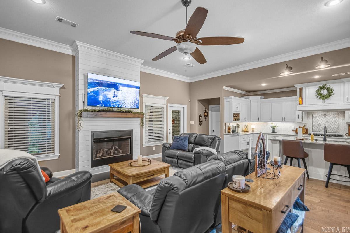 HURRICANE GARDENS - Residential