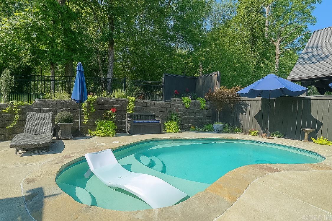 HURRICANE GARDENS - Residential