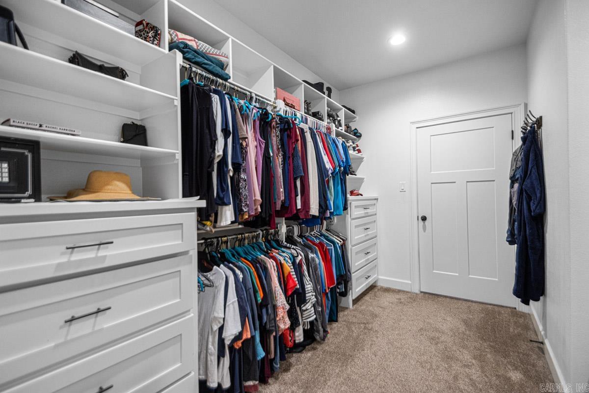 HURRICANE GARDENS - Residential