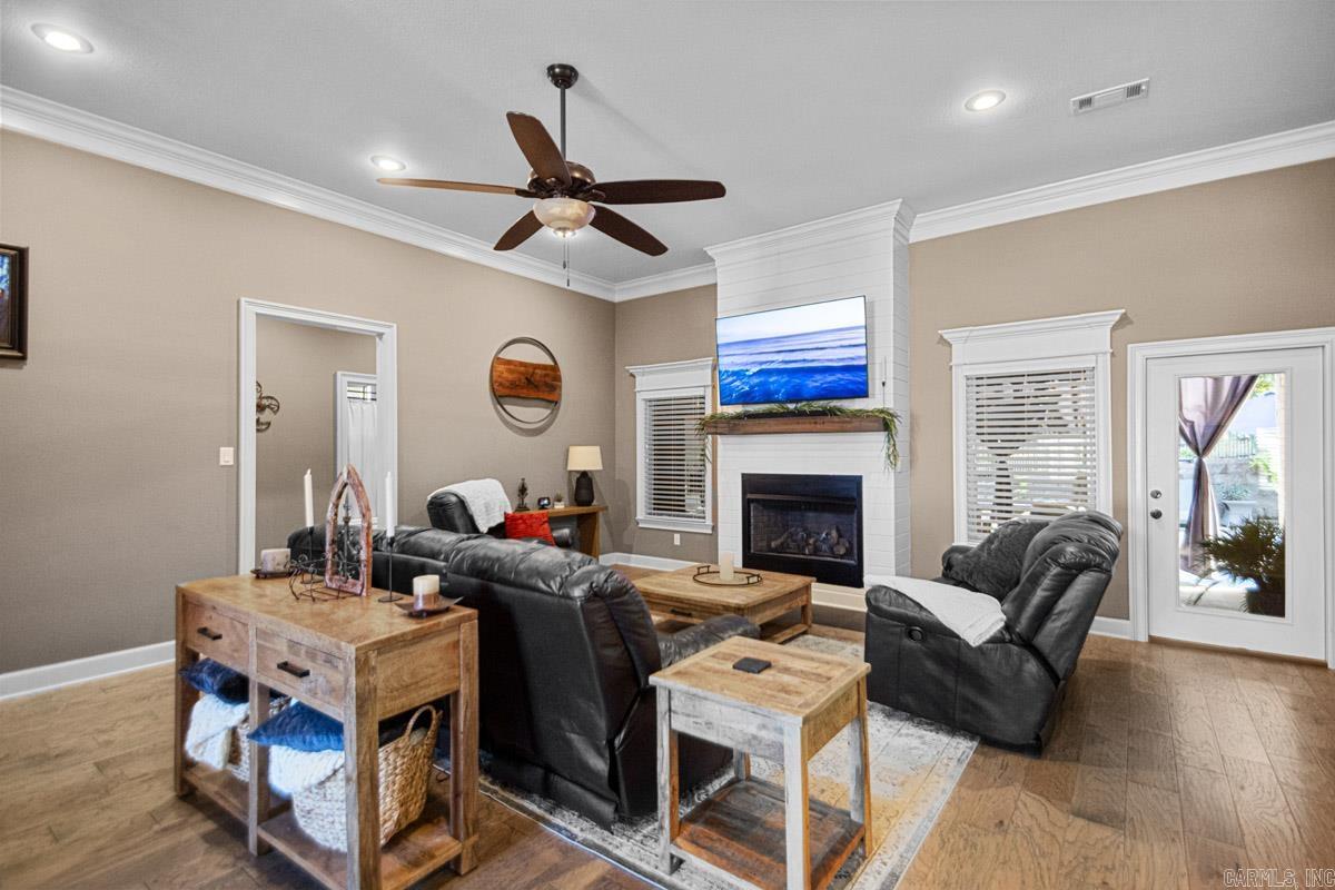 HURRICANE GARDENS - Residential