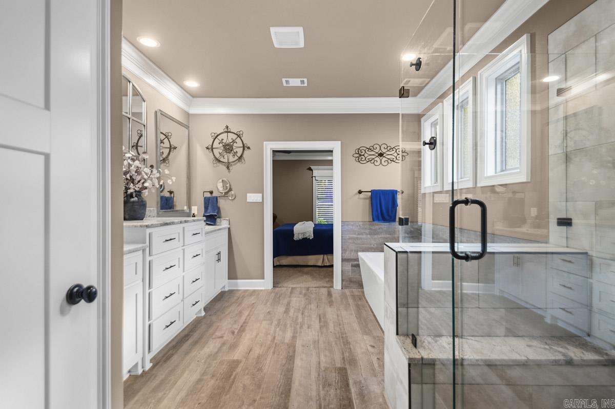 HURRICANE GARDENS - Residential