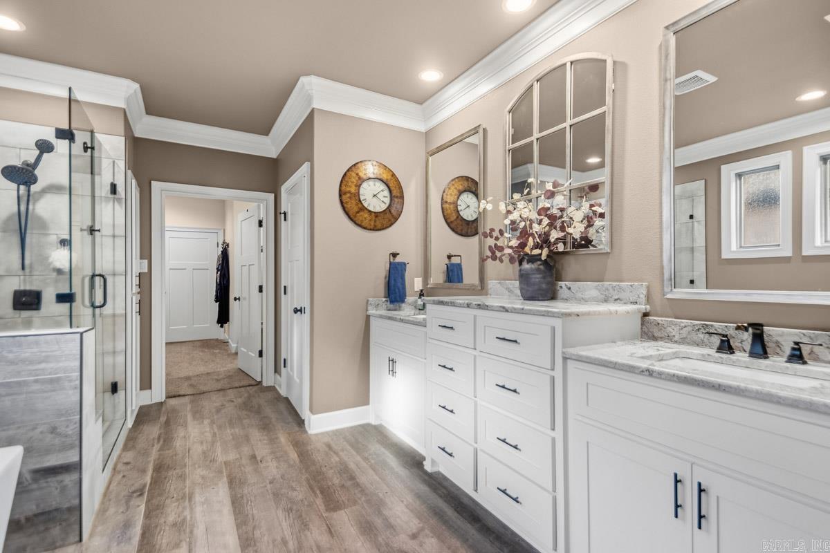 HURRICANE GARDENS - Residential