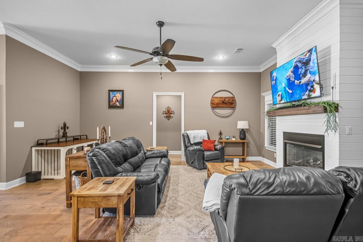 HURRICANE GARDENS - Residential