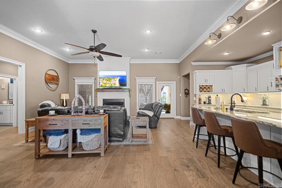 HURRICANE GARDENS - Residential