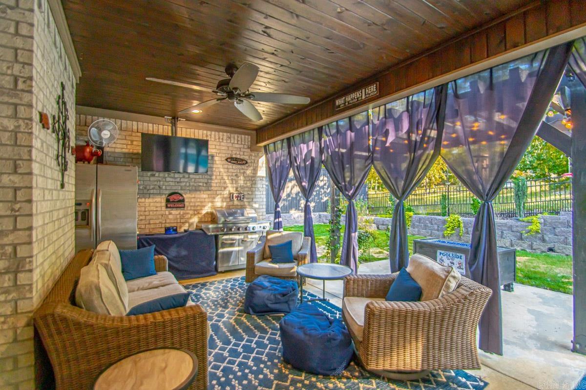 HURRICANE GARDENS - Residential