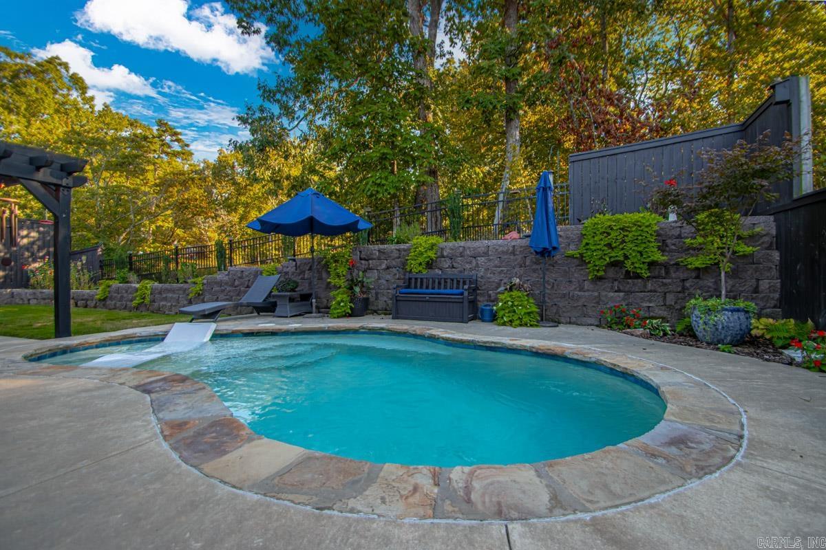 HURRICANE GARDENS - Residential