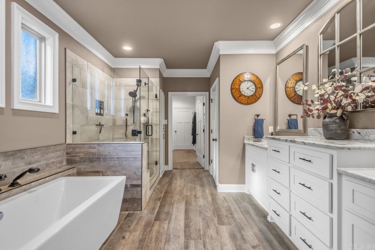 HURRICANE GARDENS - Residential