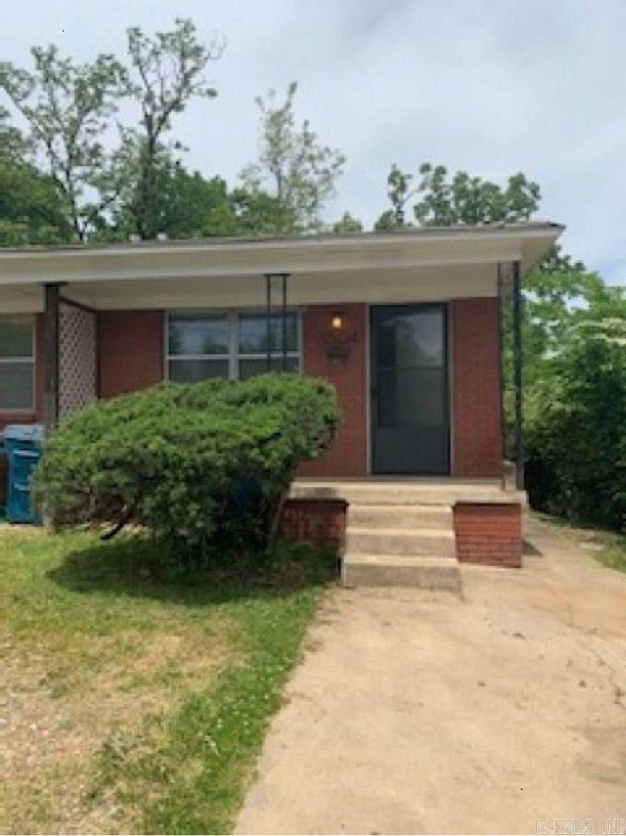 Nice rental with great location in Central Little Rock.  Quick access to freeway to get anywhere.  Short drive to Kavanaugh Blvd shops and restaurants and Allsopp Park.  Near UAMS and ACH.  Stacked washer/dryer included in rental.  Lawn care also included.