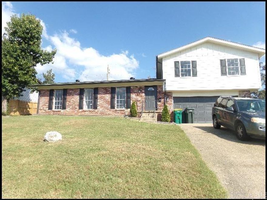*LITTLE ROCK* BEAUTIFUL HOME IN THE STURBRIDGE SUBDIVISION!! This Beautiful Split-Level 3 Bedroom And Two Bathroom Home Features Over 1,900 Square Feet Of Living Space! Enjoy A Spacious Family Room, Living Room, And Separate Dining Room - Perfect For Entertaining! Whip Up Your Favorite Meals In The Bright Kitchen Complete With Electric Range, Refrigerator, Dishwasher, And Disposal Included! Easy-Care Vinyl Flooring Throughout! Stay Comfortable Year-Round With Central Heat/Air And All-Electric Utilities! Laundry Is a Breeze With Electric Washer/Dryer Hookups! 2 Car Garage For Parking! PET FRIENDLY!! DIRECTIONS:Merge Onto I-630 W, And Take Exit 8B To Merge Onto I-430 N. Take Exit 8 To Merge Onto N Rodney Parham Rd, Then Turn Left Toward Old Forge Dr. Turn Right To Stay On Old Forge Dr, Turn Right Onto Coachlight Dr, Then Turn Right Onto Buttermilk R. Home Is On The Left! AVAILABLE NOW!!! <a href='https://raineyrealty.com/virtualtour.php?r=ZcbXvN'> Click here for a 360° Virtual Tour</a>