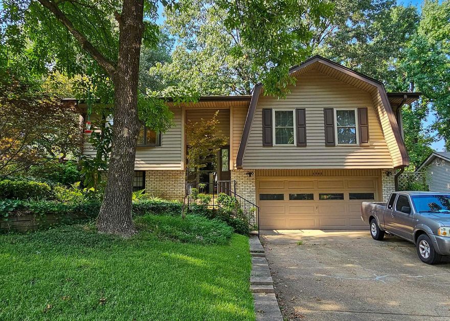 This one owner home has been extremely well maintained and loved. Split level plan with hardwoods in the living room, dining room, and kitchen all located on the upper level. Beautiful kitchen remodel with high end stainless appliances, new cabinetry, granite countertops, stone backsplash and under cabinet lighting. The upper level also offers the main bedroom with a remodeled bath that features a custom walk in tile shower with bench. The 2 guest rooms on this level share an updated bath with a deep soaker tub and beautiful tile surround. The lower level has a large laundry with lots of storage and a bonus room space with closet allowing it to be utilized as a 4th bedroom or 2nd living area. The exterior is maintenance free with newer windows and custom vinyl siding and brick. The outdoor space has tons of landscaping including a gorgeous magnolia tree, annuals, perennials, and a garden area. Enjoy the tranquility from composite deck. LEGAL Description: Lot 7 Block A Scenic Hills Subdivision 4th, city of Jonesboro, Craighead Co., Ar.