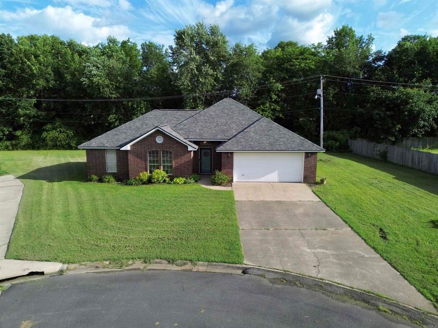 Welcome to your new home in Conway! This beautiful 3 bedroom, 2 bath residence offers a perfect blend of comfort, convenience, and natural beauty. The large master bedroom is a true retreat, featuring a cozy sitting area and a generous walk-in closet. Just minutes away from the interstate, your commute and travel plans are made easy. The backyard is a serene oasis, backing up to a creek. Relax and unwind with the soothing sounds of nature right outside your door. Please note, due to the proximity to the creek, flood insurance is required. Schedule your private showing today! ** see agent remarks*