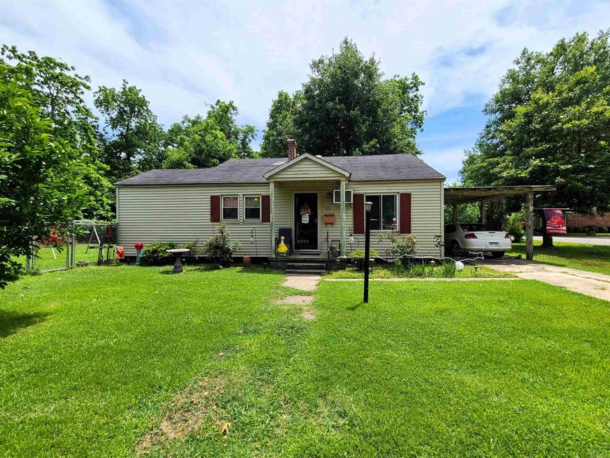 This cozy 2 bedroom, 1 bath 920 sq ft home sits on a 60'x124/126' (0.17 acre) corner lot with a fenced in back yard. The home includes an attached carport, kitchen with eat-in dining space and a large utility/mudroom with back yard access. This property would be perfect for that first time buyer or someone looking to downsize. This could also be a great investment property for those looking for rental income.  *This property is currently occupied so 24hr notice is required for showings.