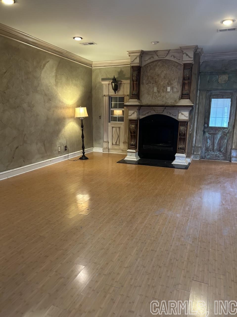 LONGHILLS VILLAGE - Residential