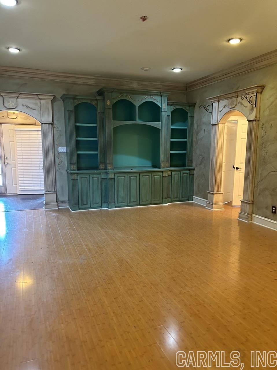 LONGHILLS VILLAGE - Residential